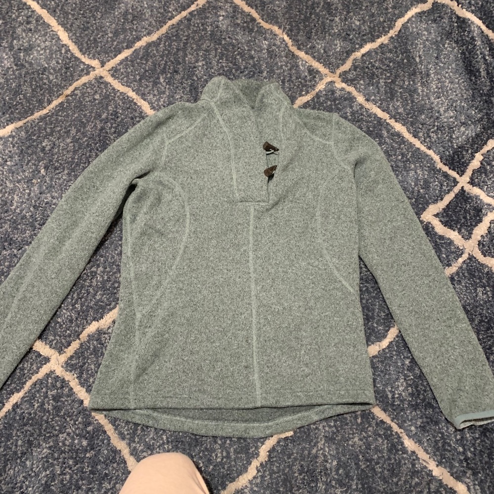 FINAL SALE: Women’s  north face sweater.